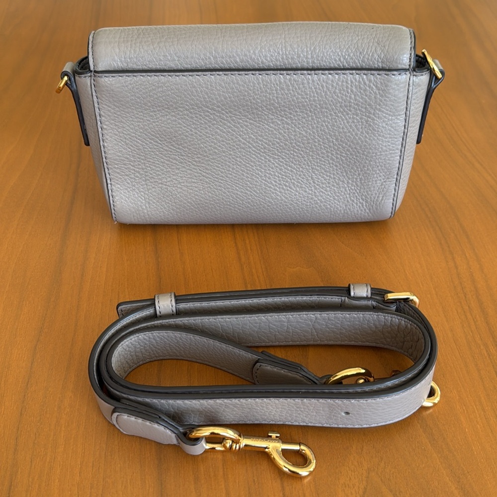 Marc Jacobs Recruit Gray/Taupe Pebbled Leather Crossbody Bag EUC - Picture 4 of 14